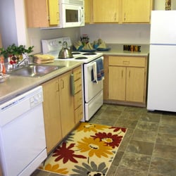 Vintage at Mount Vernon by FPI Management - 2Bedroom Kitchen with Bar