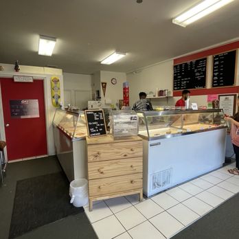 Ken's Ice Cream Parlor - Interior - Ice Cream & Frozen Yogurt Near Me - Carson, California