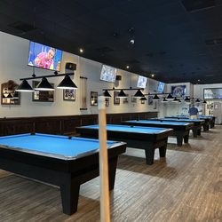 Mazzy's Sports Bar & Grill - Roswell - Pool tables