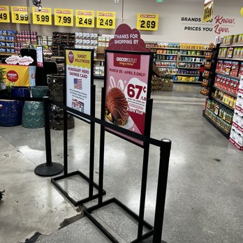 Grocery Outlet - There's a sign for Veterans to get a discount! - Grocery Near Me - Hollywood, California