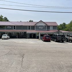 Little River Bar and Grill - Lots of parking
