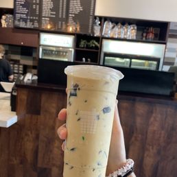 Roasted Oolong Milk Tea with grass jelly