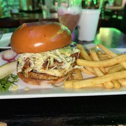 Alex Lounge Bar & Grill - Pollo Burger