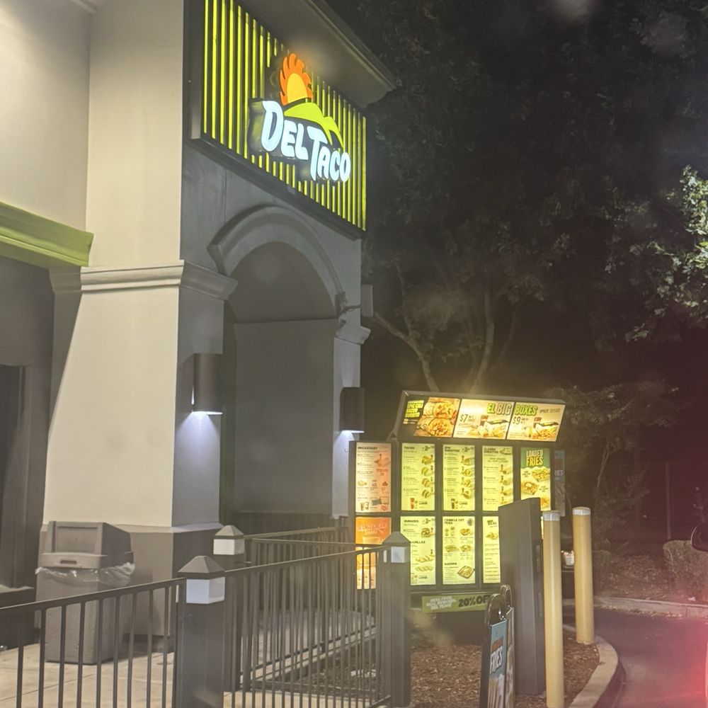 Del Taco - Mexican Near Me - Visalia, California