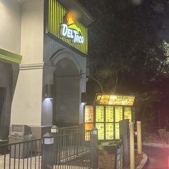 Del Taco - Mexican Near Me - Visalia, California