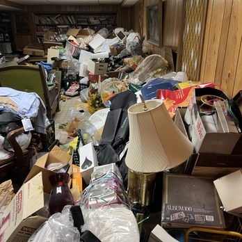 Downsizing Specialists, LLC - Hoarder house in Silver Spring, MD ~ BEFORE
No job is too big for Downsizing Specialists, LLC!!! - Estate Liquidation Near Me