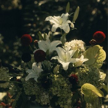 Petite Bouquet - close up on the ceremony pillar arrangement - Florists Near Me Petite Bouquet - close up on the ceremony pillar arrangement - Florists Near Me