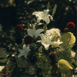 Petite Bouquet - close up on the ceremony pillar arrangement