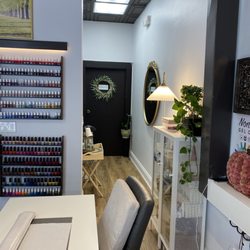 Good variety of regular nail polish