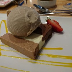 Pitlochry Festival Theatre - Trio of chocolate... Yum mousse!!