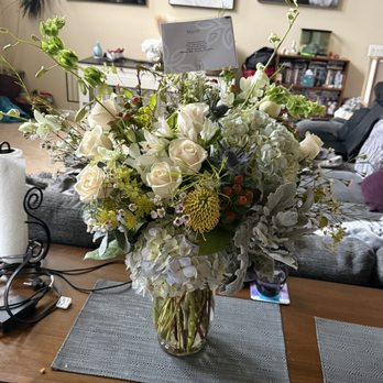 Williams Flower & Gift - Beautiful arrangement. - Florists Near Me - Bothell, Washington Williams Flower & Gift - Beautiful arrangement. - Florists Near Me - Bothell, Washington
