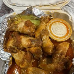 Mooney's Sports Bar & Grill - Greasy soggy wings