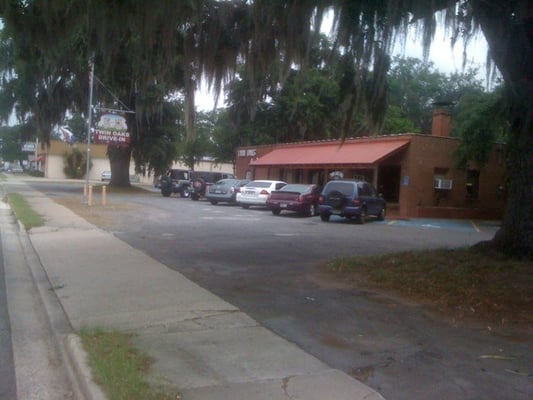 Twin Oaks BBQ by null