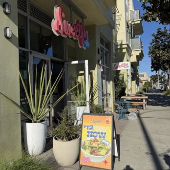 Sweetfin Poke Santa Monica - Poke Near Me - Santa Monica, California