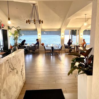 Larsen - Dining area - Cocktail Bars Near Me - Laguna Beach, California
