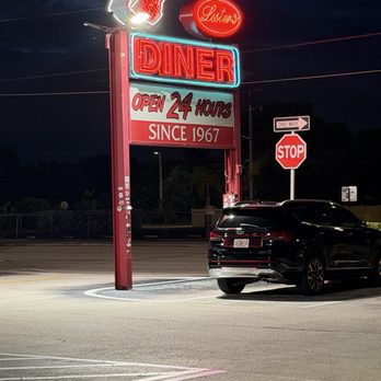 Lester's Diner - Exterior - Diners Near Me - Fort Lauderdale, Florida