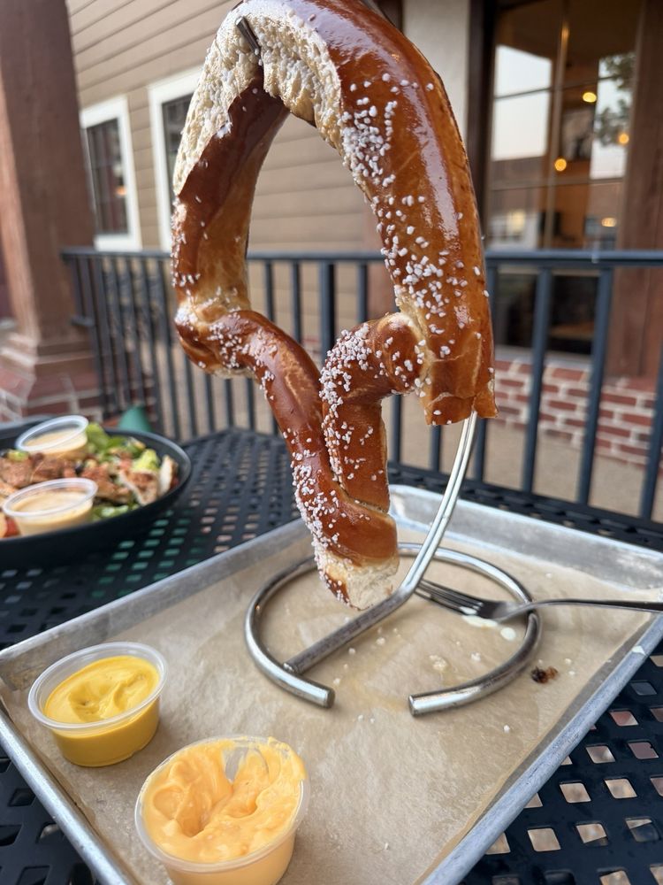 The Trojan Grill Logo