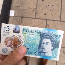 Upchurch Jewellers - New plastic £5 note...strange!