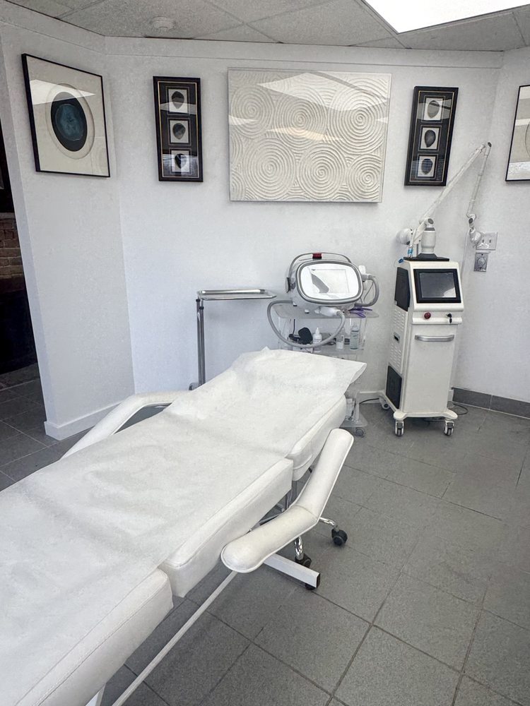 Belleza Med Spa and Clinic Logo