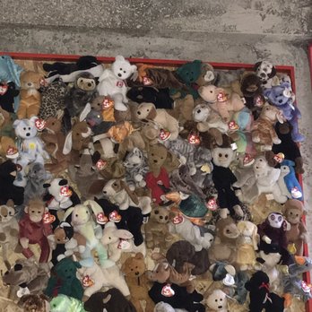 Cereal Killer Cafe - Beanie baby wall decor - Cafes Near Me - London, XGL