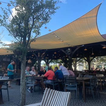 Edmund's Original - Patio - Brewpubs Near Me - Charleston, South Carolina