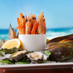 NOAH'S on the beach - Teir of seafood tasting plate