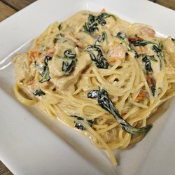 Hank's Pub - Tuscan Chicken Pasta