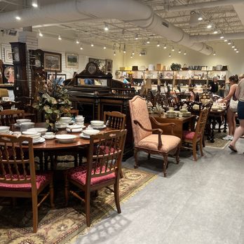 Blue Bird Circle - Used, Vintage & Consignment Near Me - Houston, Texas Blue Bird Circle - Used, Vintage & Consignment Near Me - Houston, Texas
