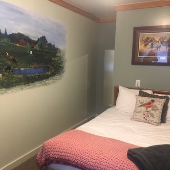 Mitchell Creek Inn - Hotels Near Me - Traverse City, Michigan Mitchell Creek Inn - Hotels Near Me - Traverse City, Michigan