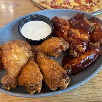 The Goat Pflugerville - Pretty good chicken wings - Bars Near Me - Pflugerville, Texas