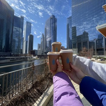 Blue Bottle Coffee - Wolf Point - Coffee & Tea Near Me - Chicago, Illinois