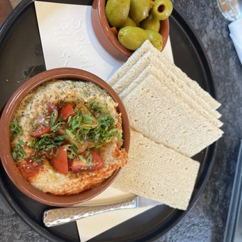 Sokol Blosser Winery - Hummus appetizer with gluten free crackers - Wineries Near Me - Dayton, Oregon Sokol Blosser Winery - Hummus appetizer with gluten free crackers - Wineries Near Me - Dayton, Oregon