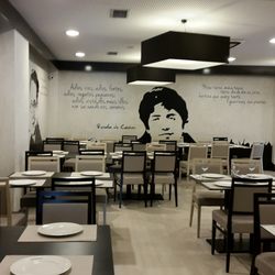 Fuchela - Dining room on side