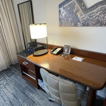 Richmond Marriott - Desk, Rm 718 - Hotels Near Me - Richmond, Virginia Richmond Marriott - Desk, Rm 718 - Hotels Near Me - Richmond, Virginia