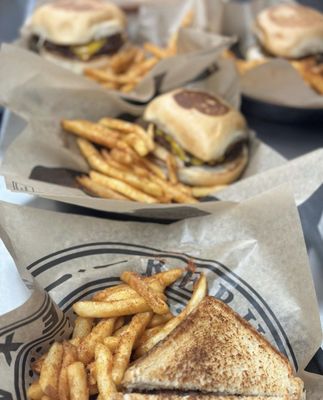 Rae's Rbar & Grill by null