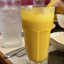 Mango lassi: sweet!