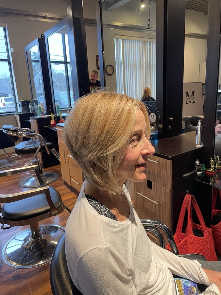 Makeovers Salon + Spa Logo