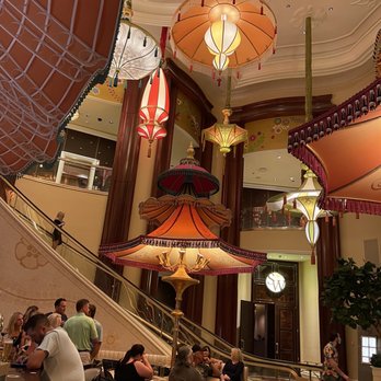 Overlook Lounge, Aperitifs & Spirits - Lounges Near Me - Las Vegas, Nevada Overlook Lounge, Aperitifs & Spirits - Lounges Near Me - Las Vegas, Nevada