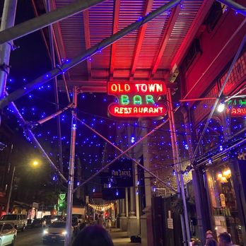 Old Town Bar & Restaurant - Outside is pretty chill - American Near Me - New York, New York