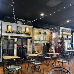 Cafe Orange - Cute decor and plenty of seats