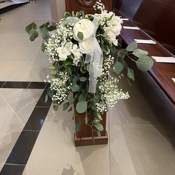 Bloom Works - Full yet airy pew markers. Perfect! - Florists Near Me - Council Bluffs, Iowa Bloom Works - Full yet airy pew markers. Perfect! - Florists Near Me - Council Bluffs, Iowa