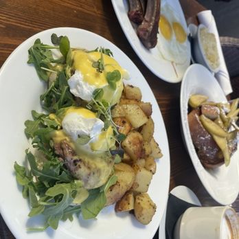 Le Sel Bistro - Filet Mignon Benedict - Breakfast & Brunch Near Me - Tacoma, Washington Le Sel Bistro - Filet Mignon Benedict - Breakfast & Brunch Near Me - Tacoma, Washington