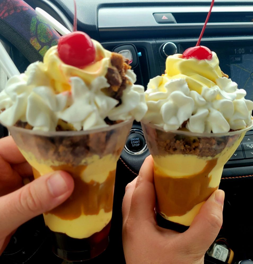 Willy's Ice Cream Logo