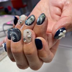 Nailsie - Winter nails. Gel nails. Manicure.