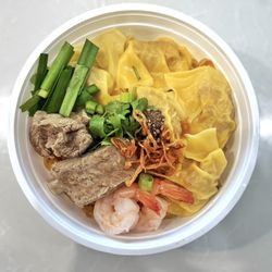 Com Food To Go - Mì / Nui Hoành Thánh $14
(wonton noodle soup)