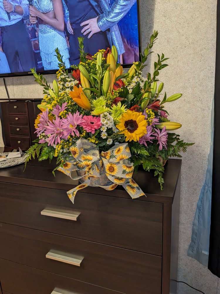 FLOWER BASKET Updated October 2024 417 Virginia Ave, Petersburg