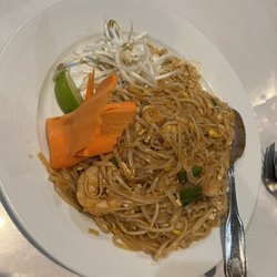Sweet Basil Thai Cuisine - Pad thaiy