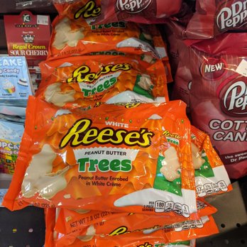 Enniskillen General Store - Reese's white peanut butter trees - Ice Cream & Frozen Yogurt Near Me - Oshawa, Ontario