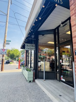 Olive del Mondo: Olive Oils, Vinegars & Vegan Mini Mart by null