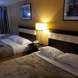 Arlington Motor Inn - Decent but smoked in room for "Nonsmokers"